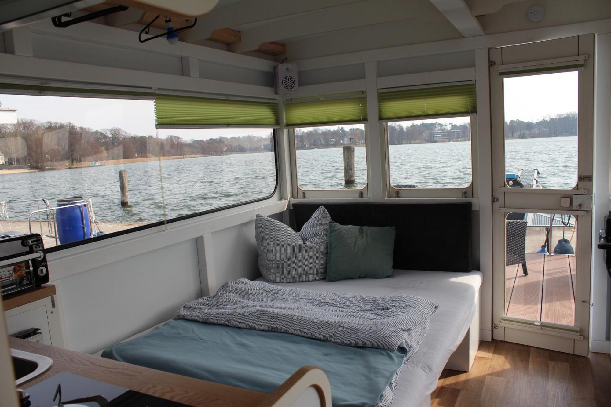 Wohlfuehlboot Hausboot - Festlieger Im Hafen Bad Saarow - Wc An Bord, Dusche An Land Exterior foto