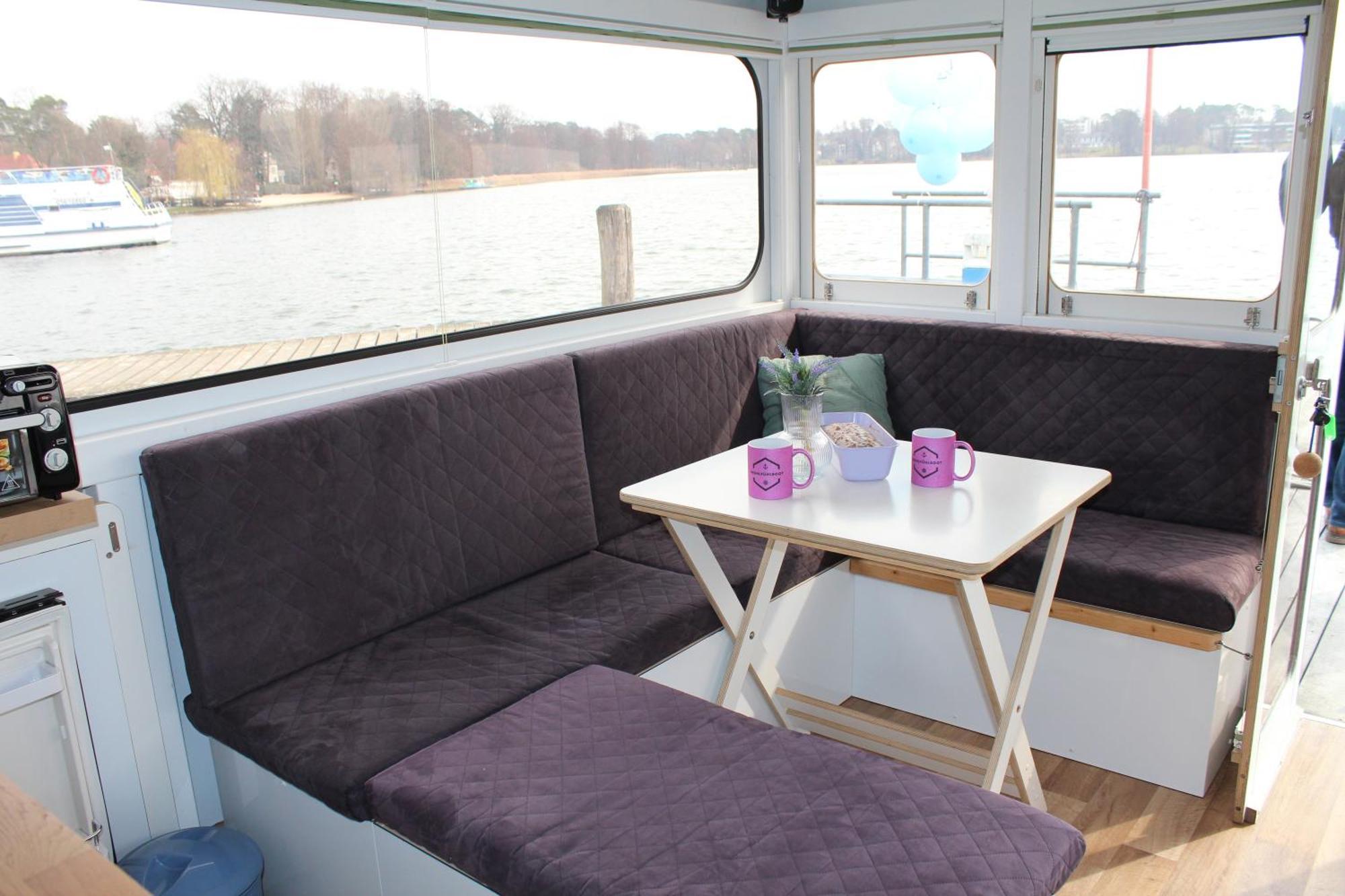 Wohlfuehlboot Hausboot - Festlieger Im Hafen Bad Saarow - Wc An Bord, Dusche An Land Exterior foto